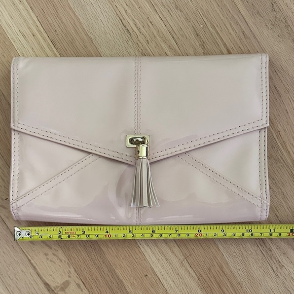 H&M Elegant Patent Light Pink Clutch with Tassel - Picture 3 of 7